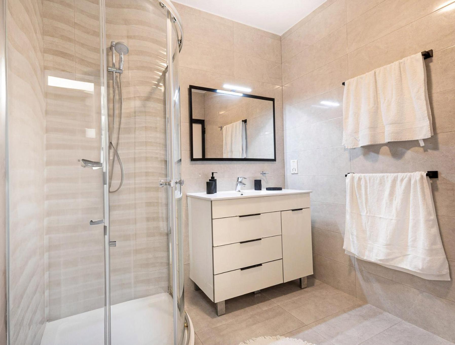 Spacious 2Br Penthouse With A Large Front-Terrace - Close To Bugibba Perched Beach San Pawl il-Baħar Eksteriør billede